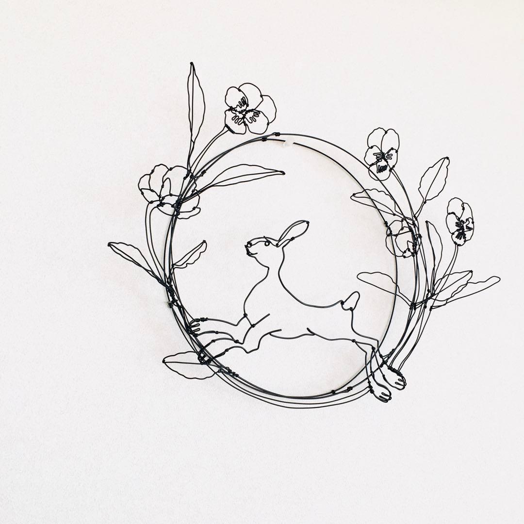 ワイヤーアート ワイヤーリース　うさぎとビオラ