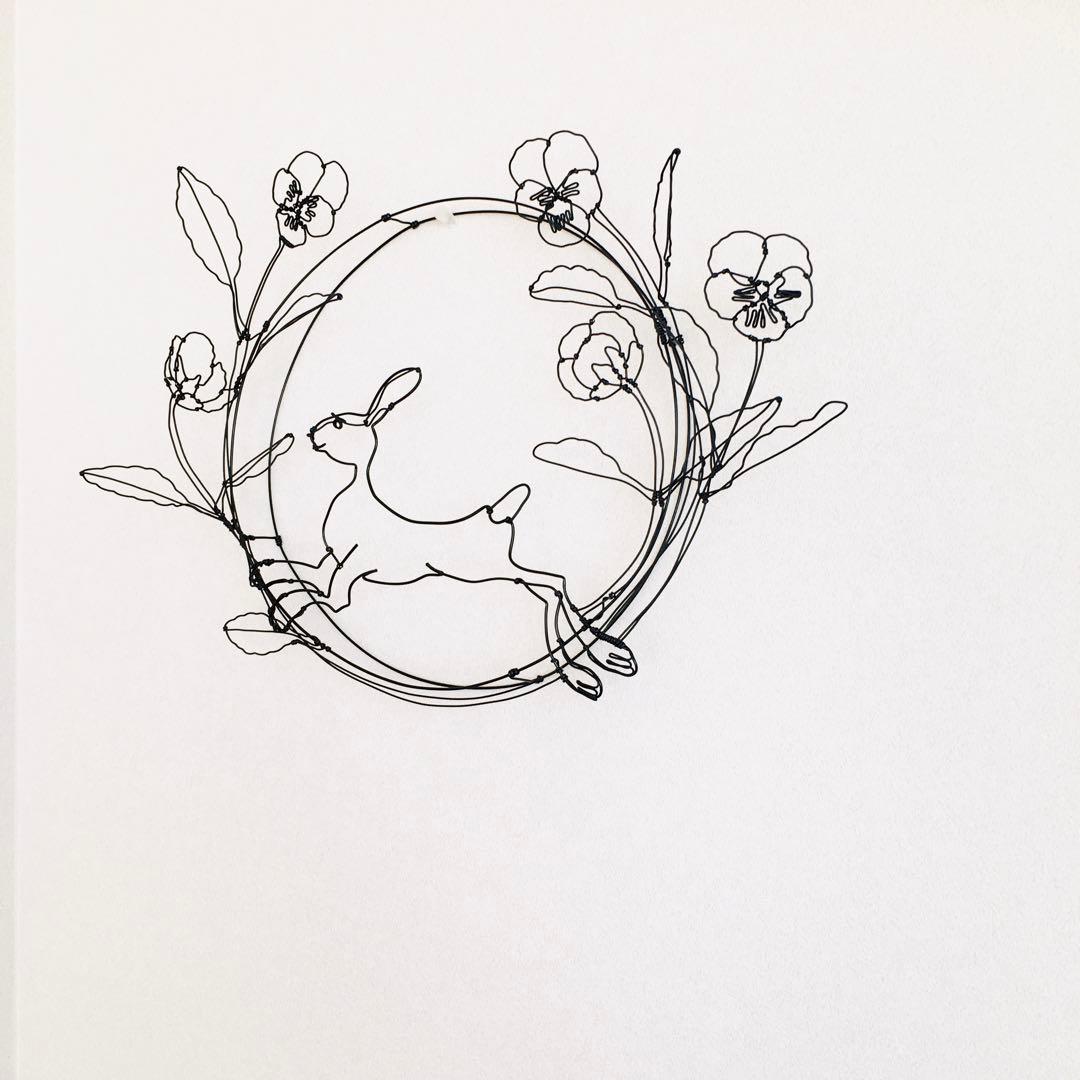 ワイヤーアート ワイヤーリース　うさぎとビオラ