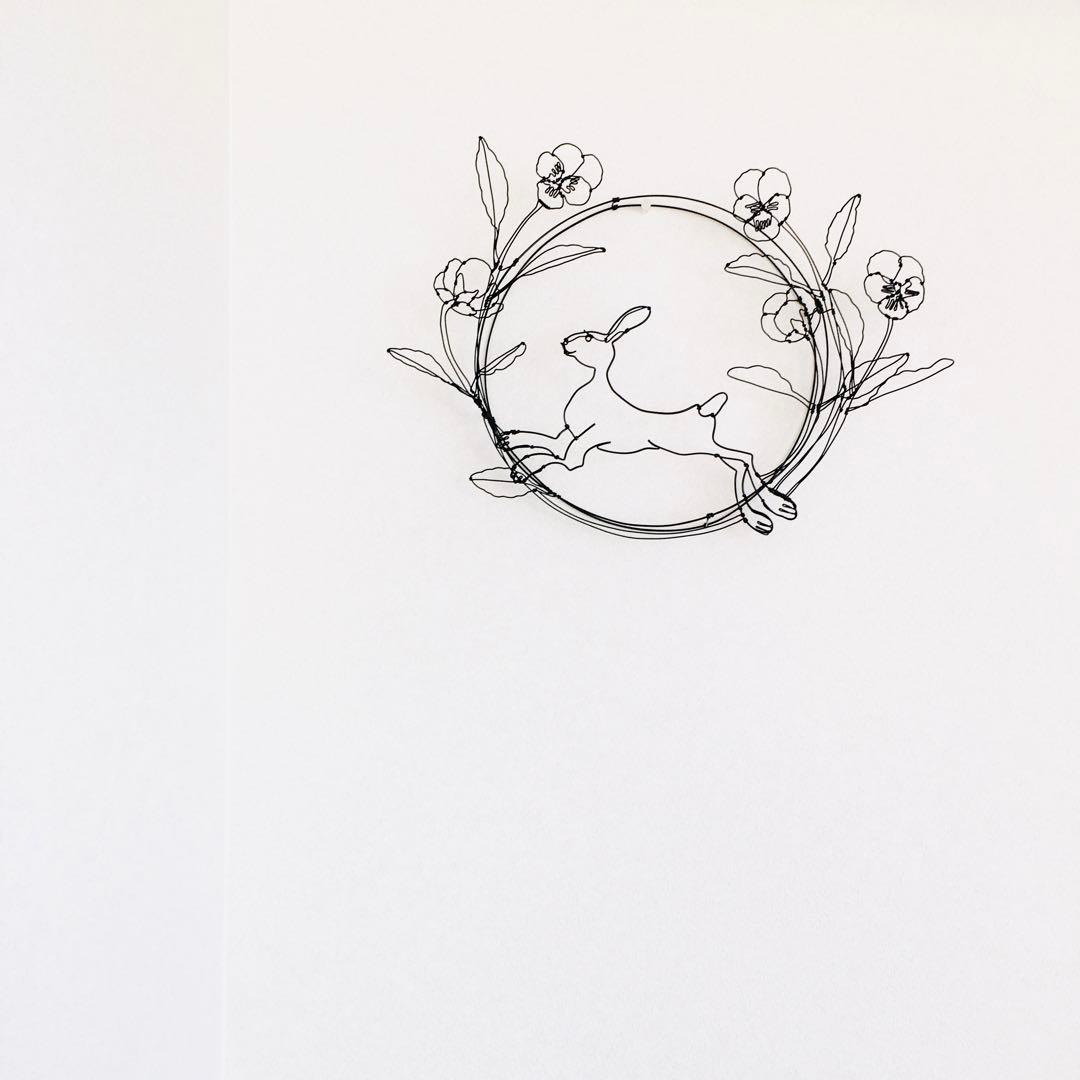 ワイヤーアート ワイヤーリース　うさぎとビオラ