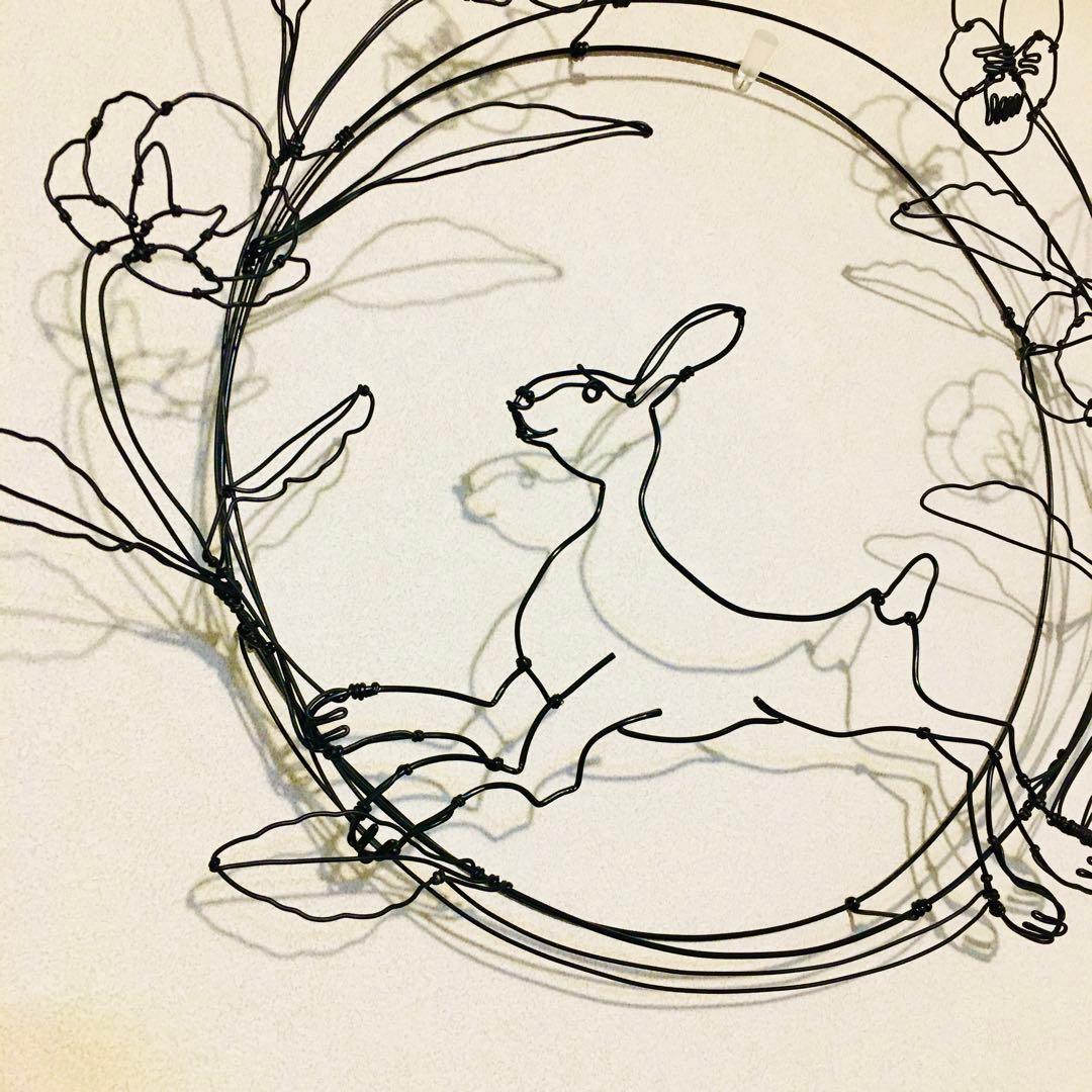 ワイヤーアート ワイヤーリース　うさぎとビオラ