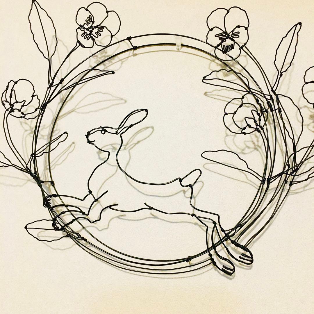 ワイヤーアート ワイヤーリース　うさぎとビオラ