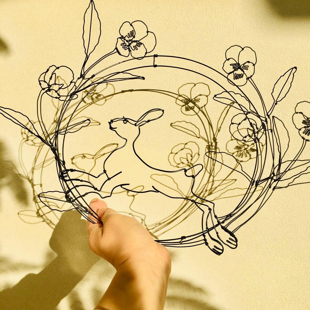 ワイヤーアート ワイヤーリース　うさぎとビオラ