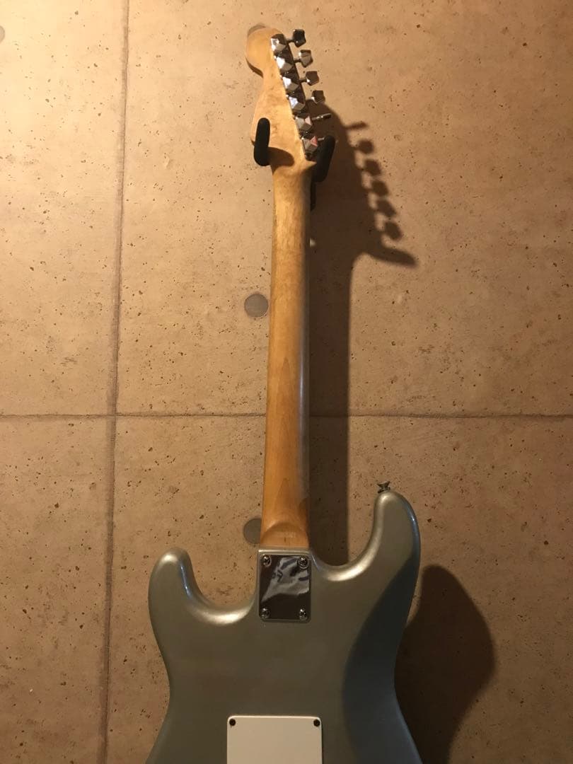 レジェンドエレキギター シルバー ストラトタイプ3ピックアップ ルックス抜群❣️