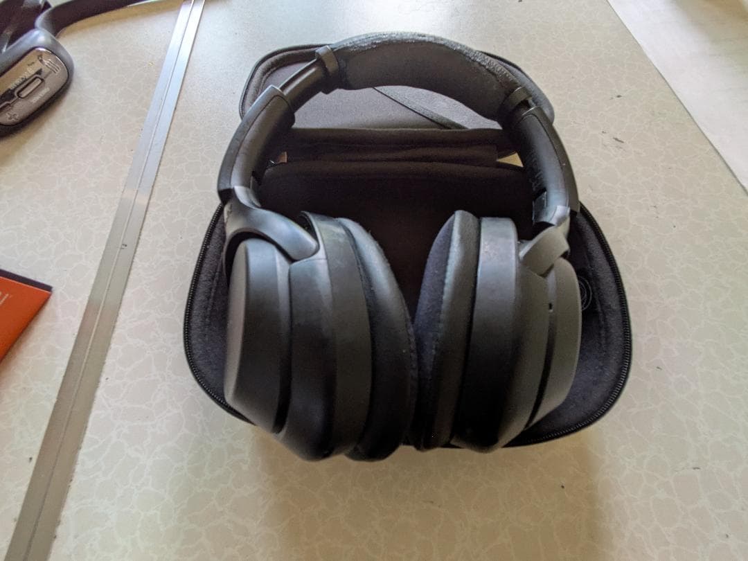 SONY ワイヤレスヘッドホン WH-1000XM3 ブラック (5年使用、匂