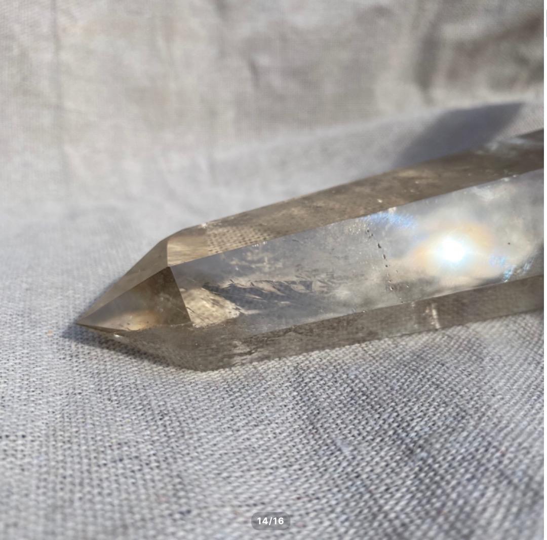 【スモーキークオーツ　タワー　虹入り】