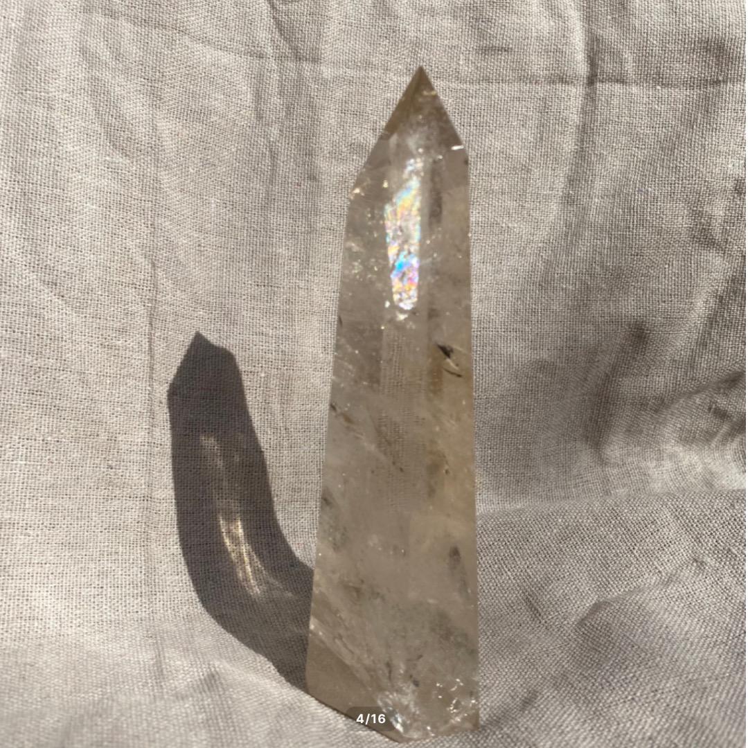 【スモーキークオーツ　タワー　虹入り】