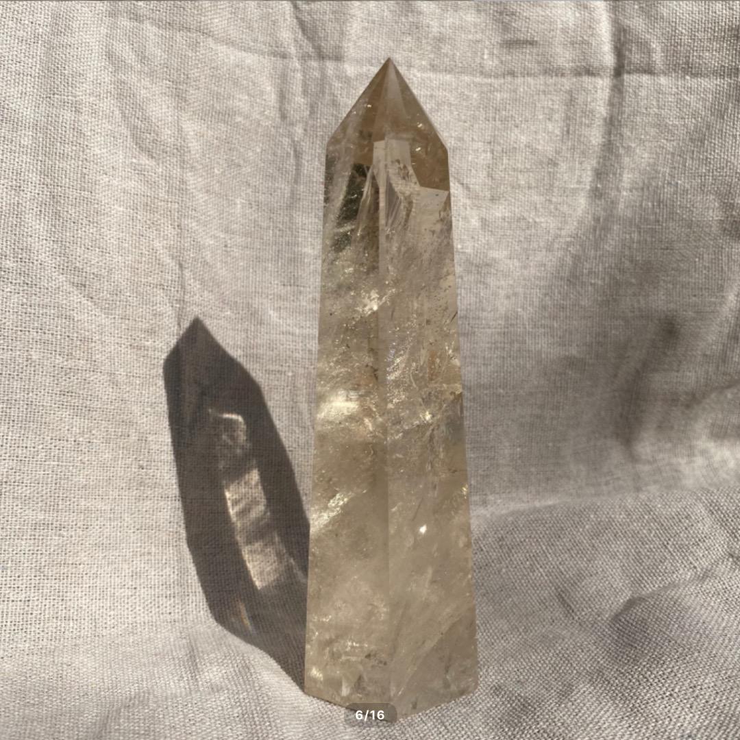 【スモーキークオーツ　タワー　虹入り】