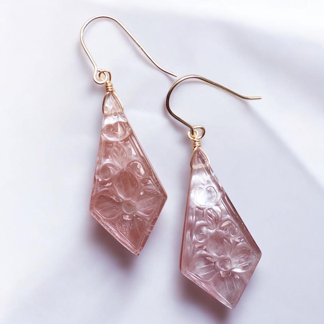 No.525【再販3】カーネリアン×マザーオブパールのカービングピアス14kgf