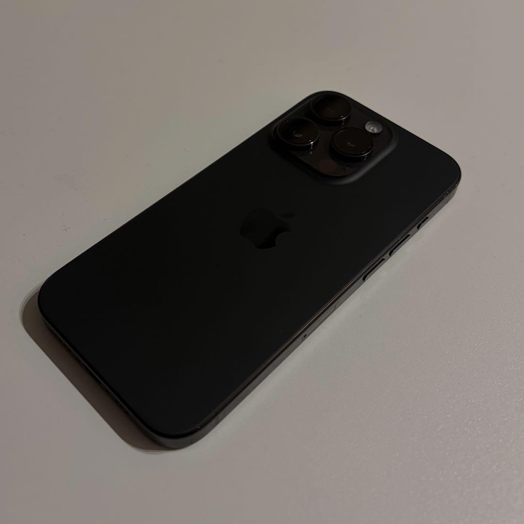 【値下げ！】Apple iPhone 15 Pro 本体 ブラック 美品