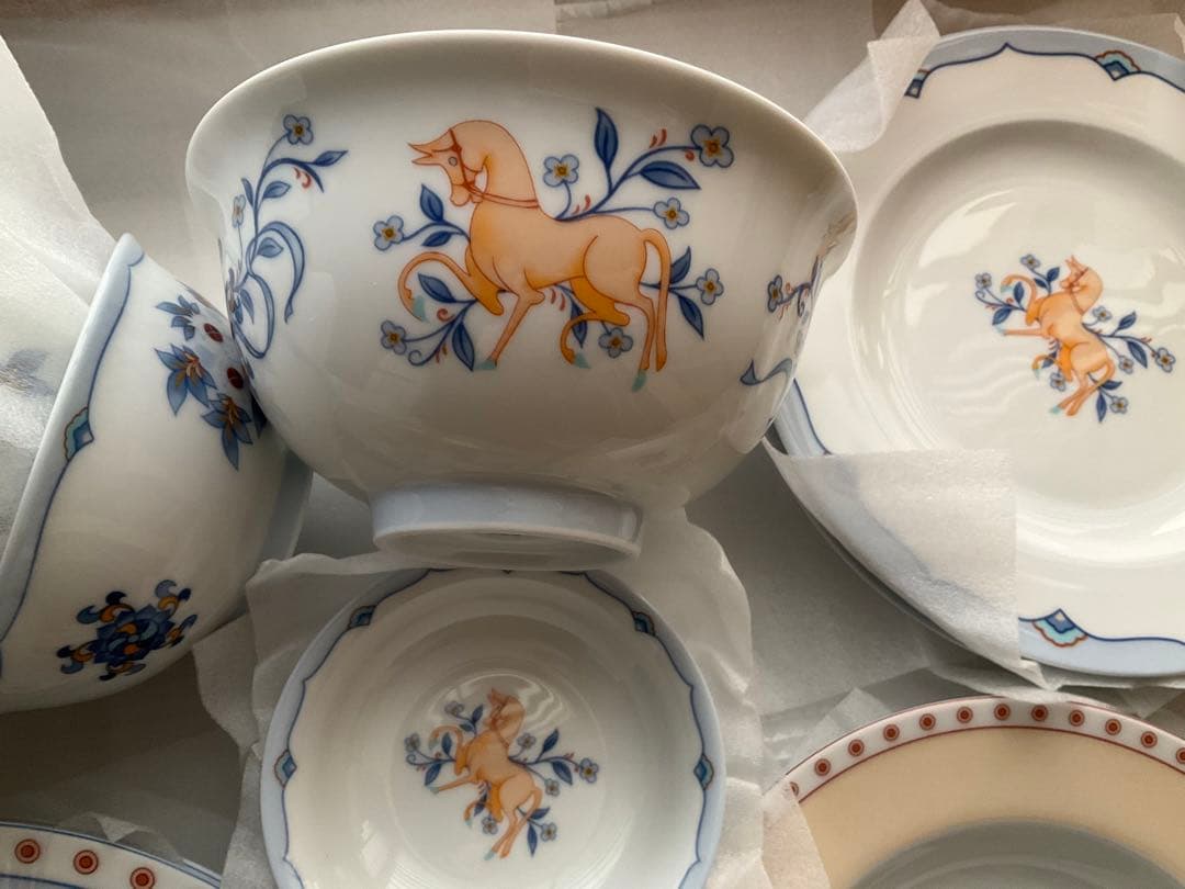 春節　馬　食器17点セット　午年　新年　中国製　景徳鎮産　陶溪川　皿　碗