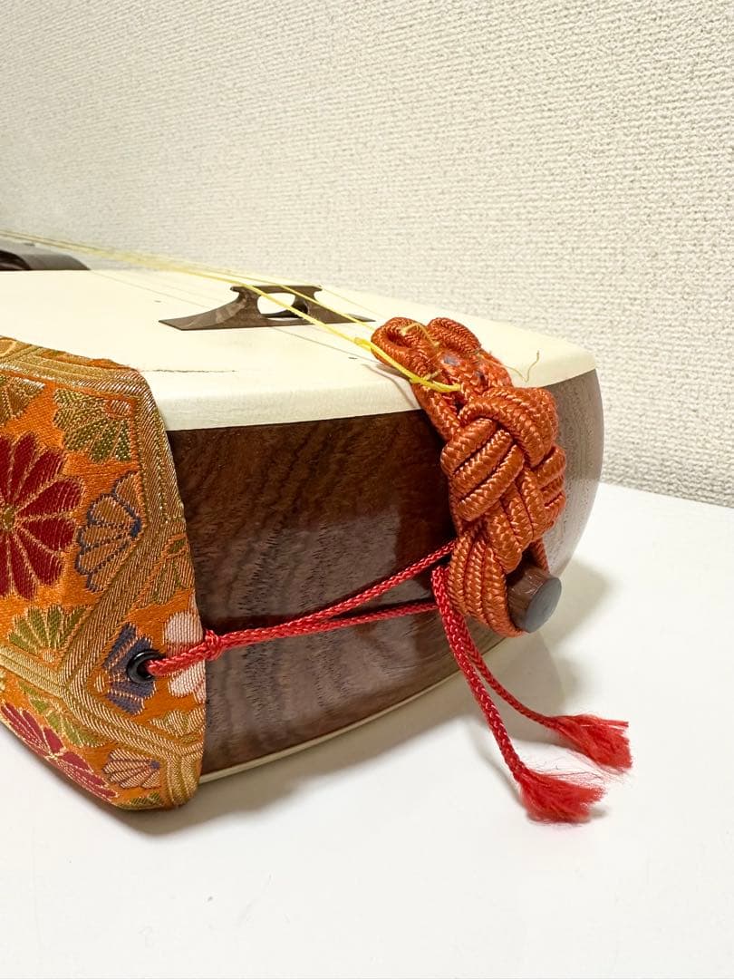 三味線 中棹 花梨棹 ハードケース付 バチ付 和楽器