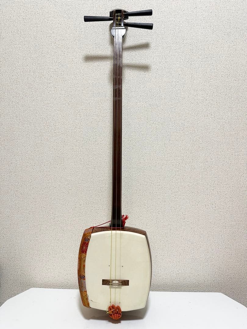 三味線 中棹 花梨棹 ハードケース付 バチ付 和楽器
