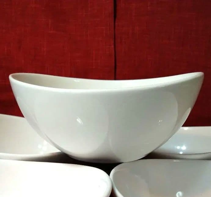 ♥オシャレなパーティ用♥【楕円型ウェーブ型・エクセラホワイトボール皿】⬛新品2皿