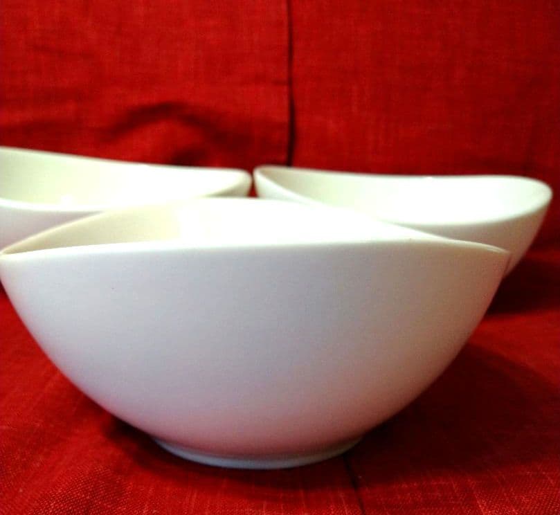 ♥オシャレなパーティ用♥【楕円型ウェーブ型・エクセラホワイトボール皿】⬛新品2皿