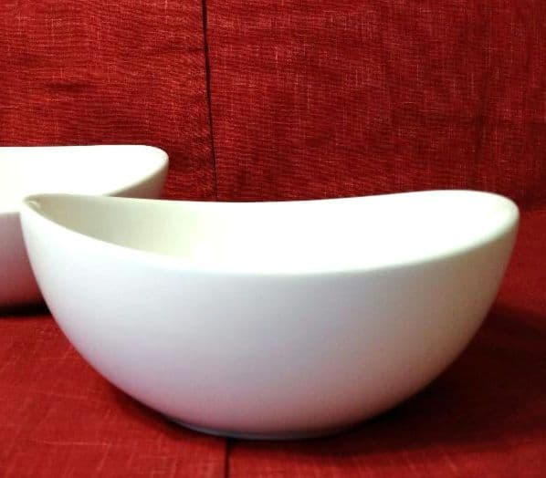 ♥オシャレなパーティ用♥【楕円型ウェーブ型・エクセラホワイトボール皿】⬛新品2皿