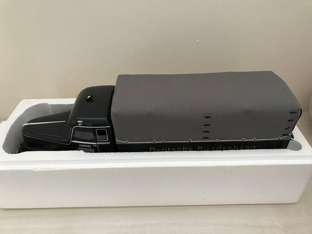 ROAD KINGS 1/18 KruppTitan SWL 80 ダークグレー