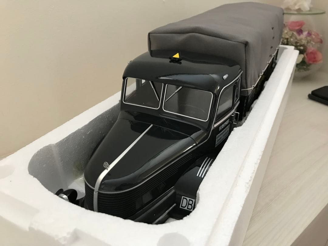 ROAD KINGS 1/18 KruppTitan SWL 80 ダークグレー