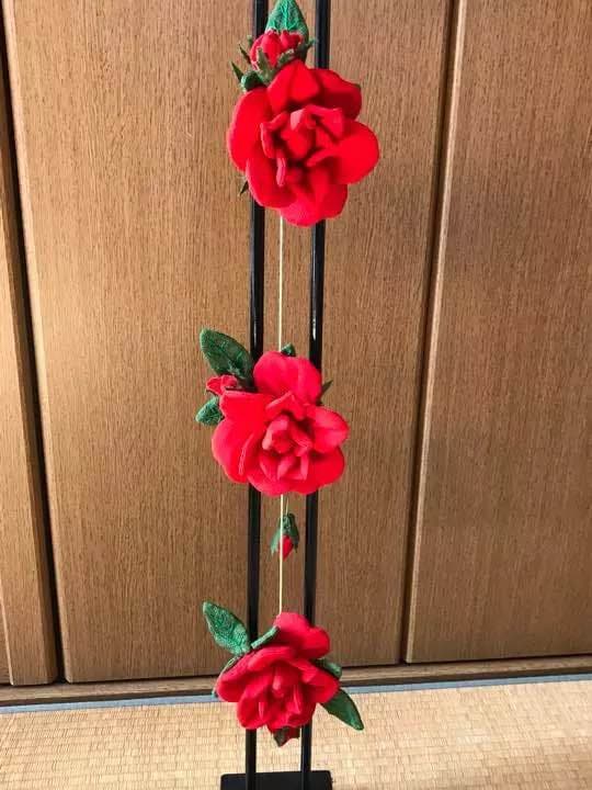 つるし飾り（赤い薔薇の花）