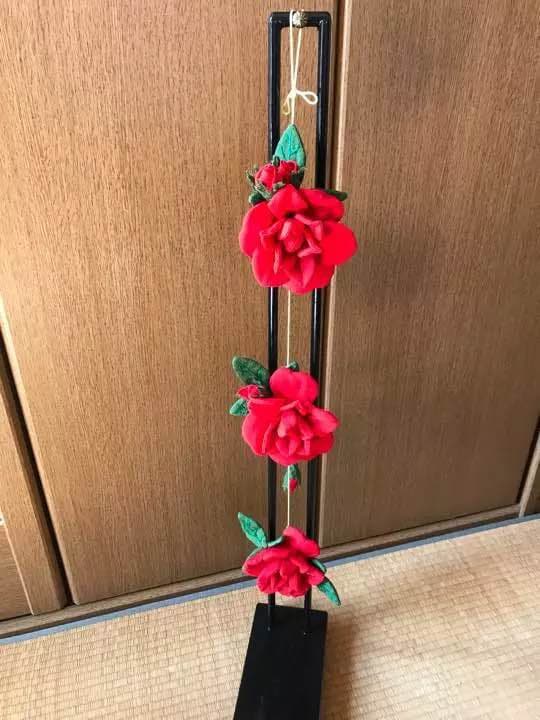 つるし飾り（赤い薔薇の花）