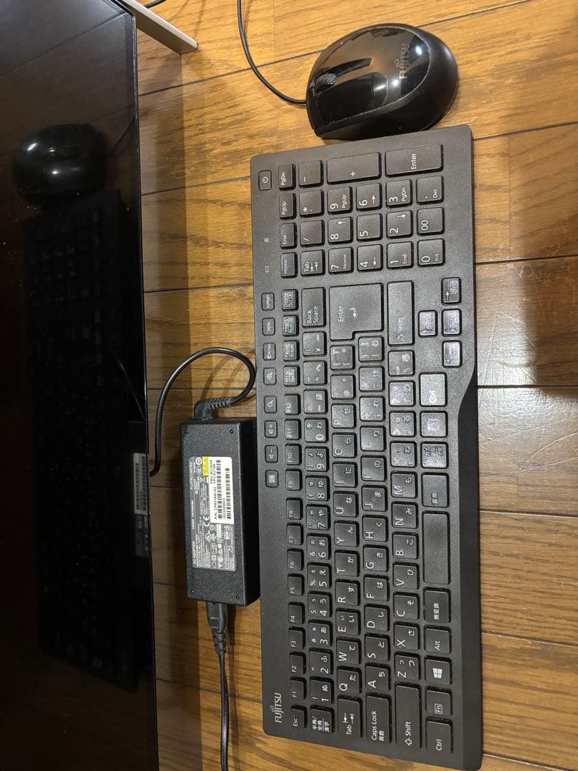 富士通　一体型デスクトップPC FMVF77B3B