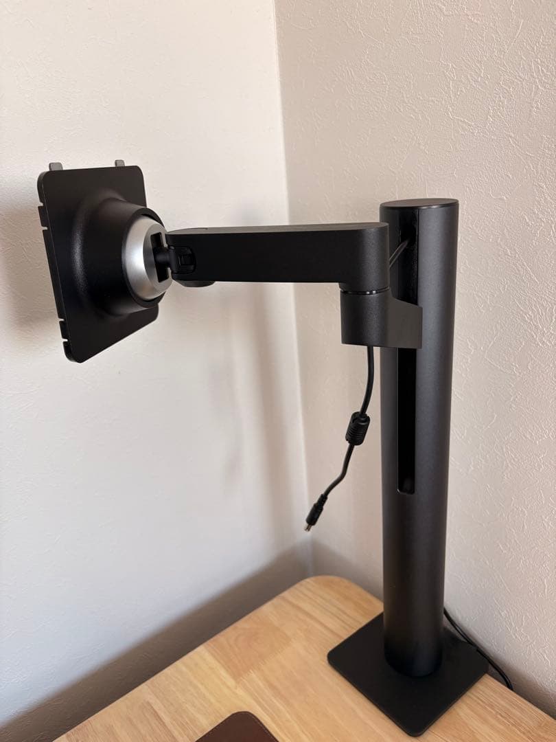 LG アームスタンド採用 IPS 4Kモニター 27UN880-B