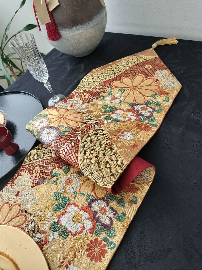 sasjママ　A872★逸品‼️豪華刺繍‼️テーブルランナー2m14cm