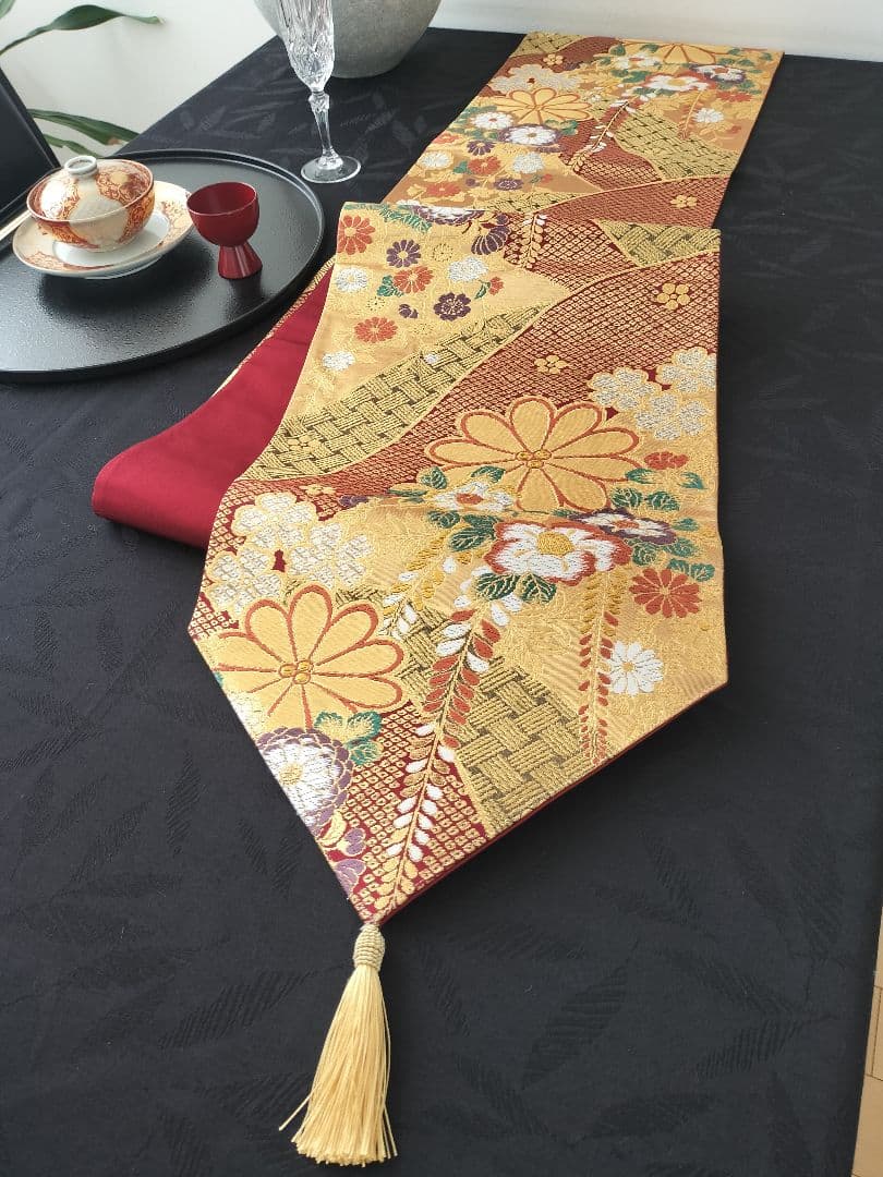 sasjママ　A872★逸品‼️豪華刺繍‼️テーブルランナー2m14cm