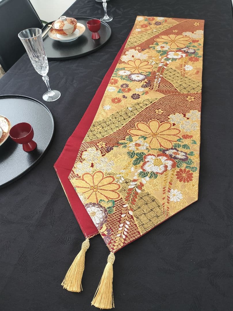 sasjママ　A872★逸品‼️豪華刺繍‼️テーブルランナー2m14cm