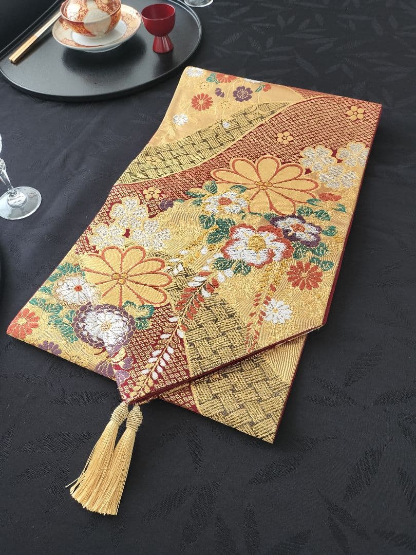 sasjママ　A872★逸品‼️豪華刺繍‼️テーブルランナー2m14cm