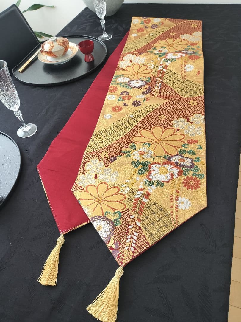 sasjママ　A872★逸品‼️豪華刺繍‼️テーブルランナー2m14cm