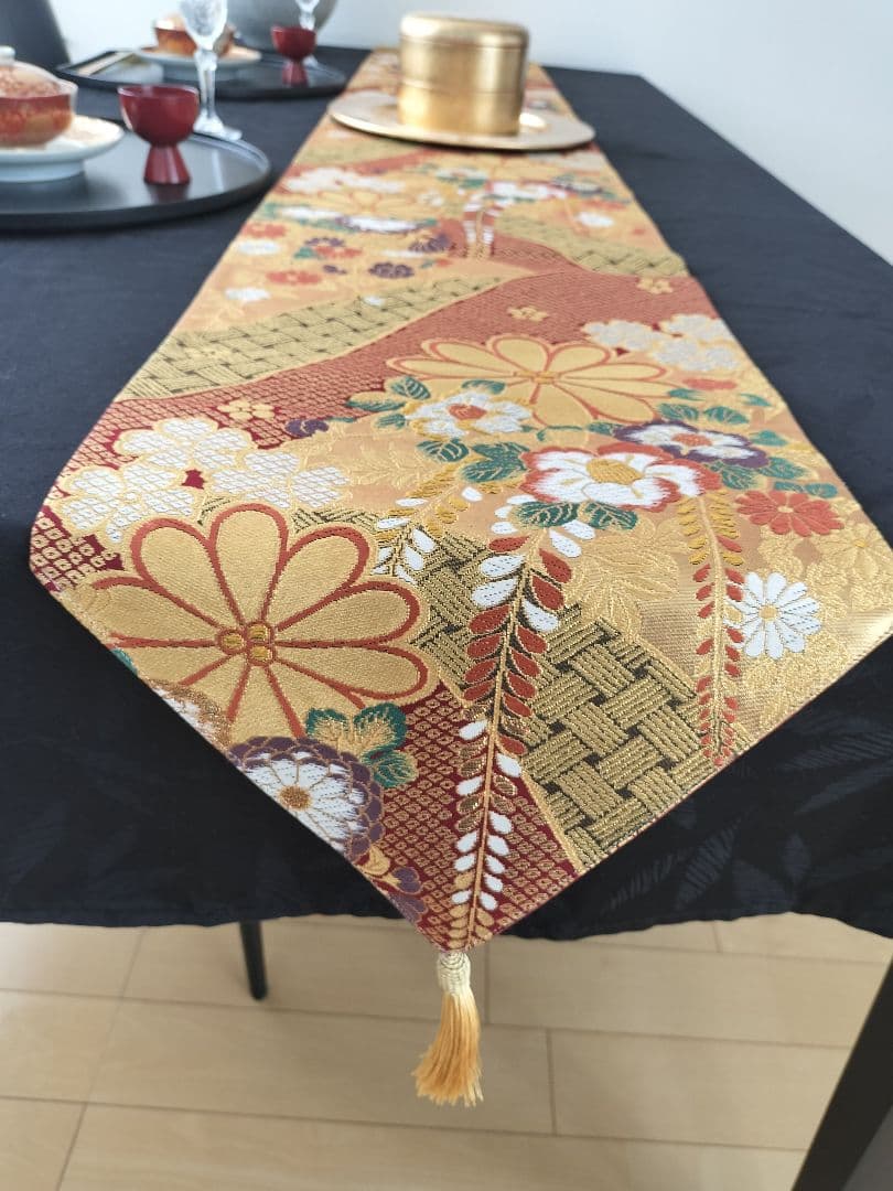 sasjママ　A872★逸品‼️豪華刺繍‼️テーブルランナー2m14cm