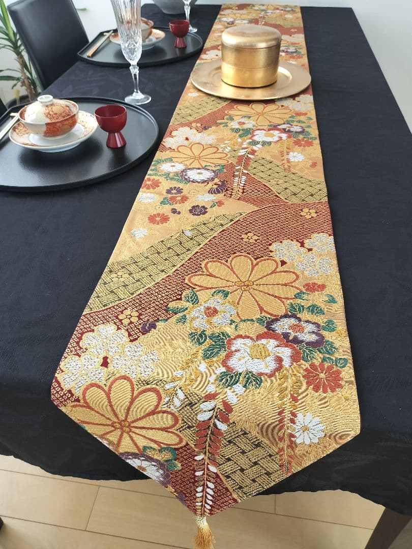 sasjママ　A872★逸品‼️豪華刺繍‼️テーブルランナー2m14cm