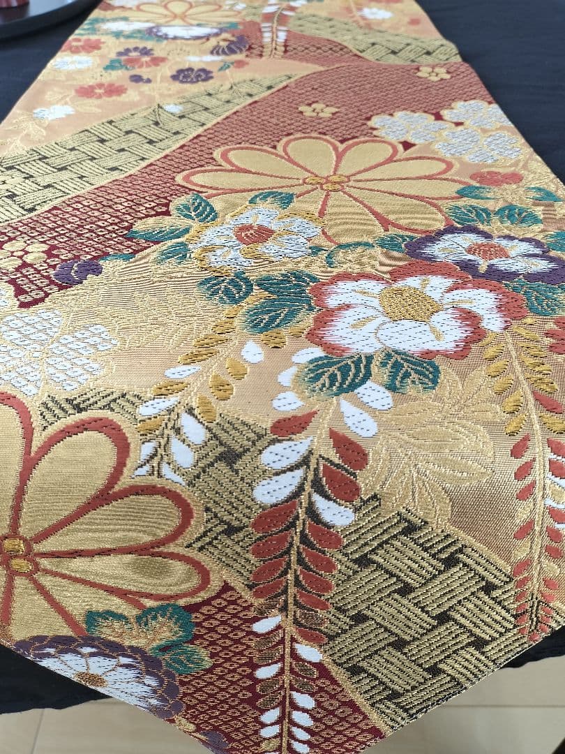 sasjママ　A872★逸品‼️豪華刺繍‼️テーブルランナー2m14cm