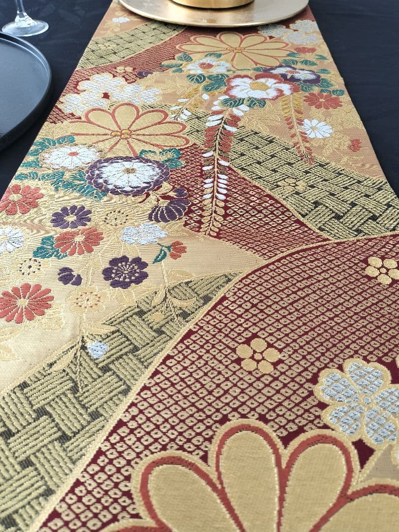 sasjママ　A872★逸品‼️豪華刺繍‼️テーブルランナー2m14cm