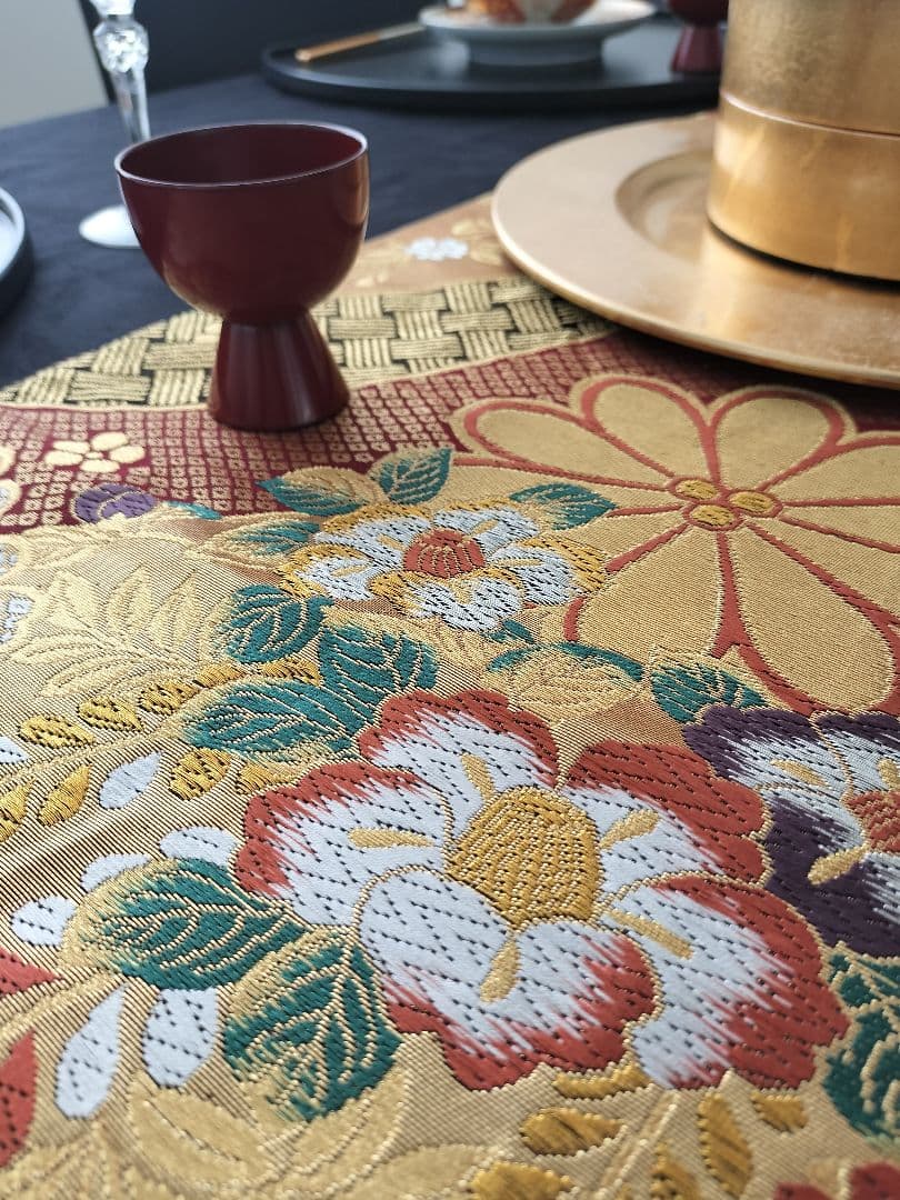 sasjママ　A872★逸品‼️豪華刺繍‼️テーブルランナー2m14cm