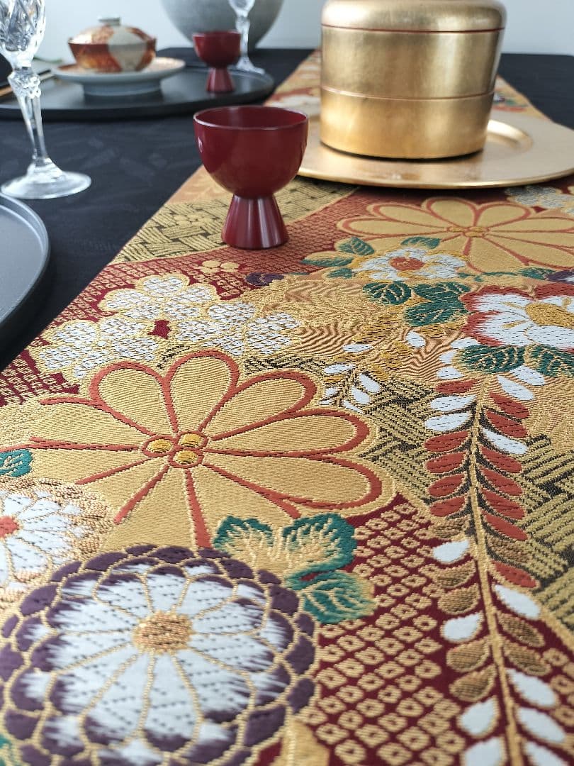 sasjママ　A872★逸品‼️豪華刺繍‼️テーブルランナー2m14cm