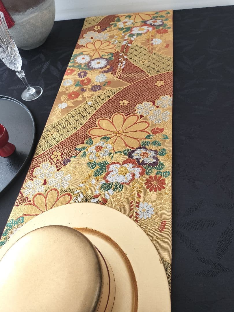 sasjママ　A872★逸品‼️豪華刺繍‼️テーブルランナー2m14cm