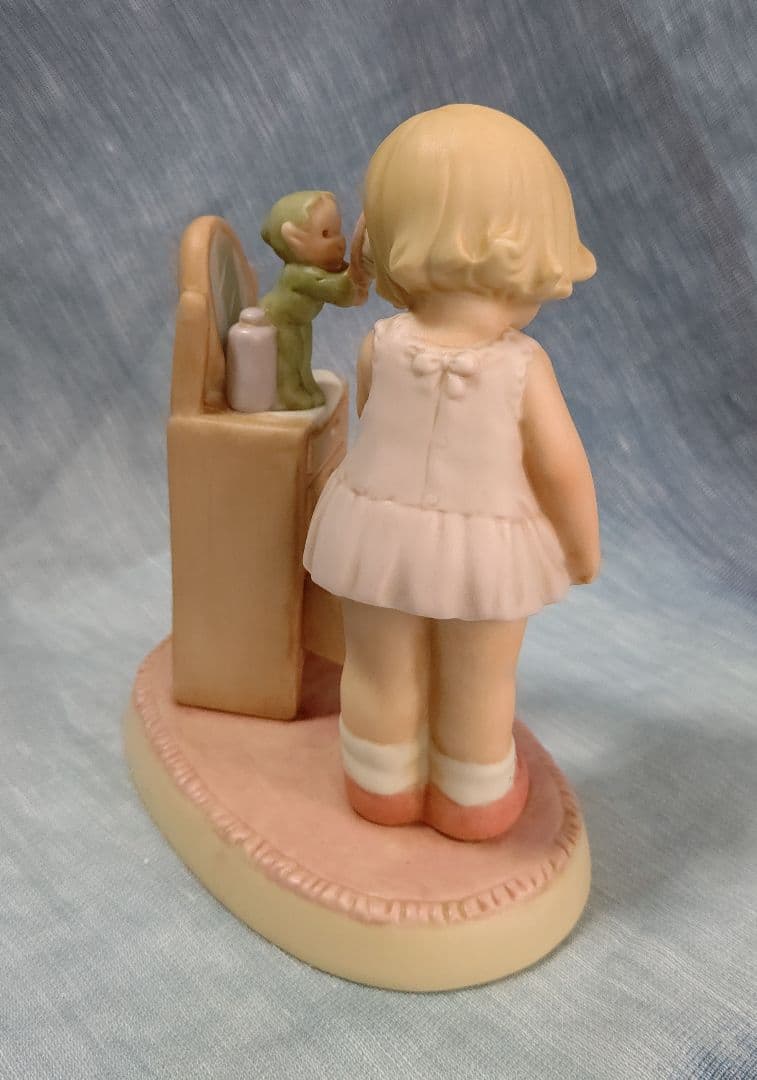 マーベル ルーシー アトウェル \" あなたの為に私たちは何でもします\"陶器人形