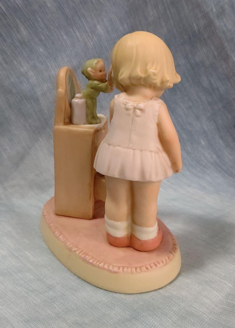 マーベル ルーシー アトウェル \" あなたの為に私たちは何でもします\"陶器人形