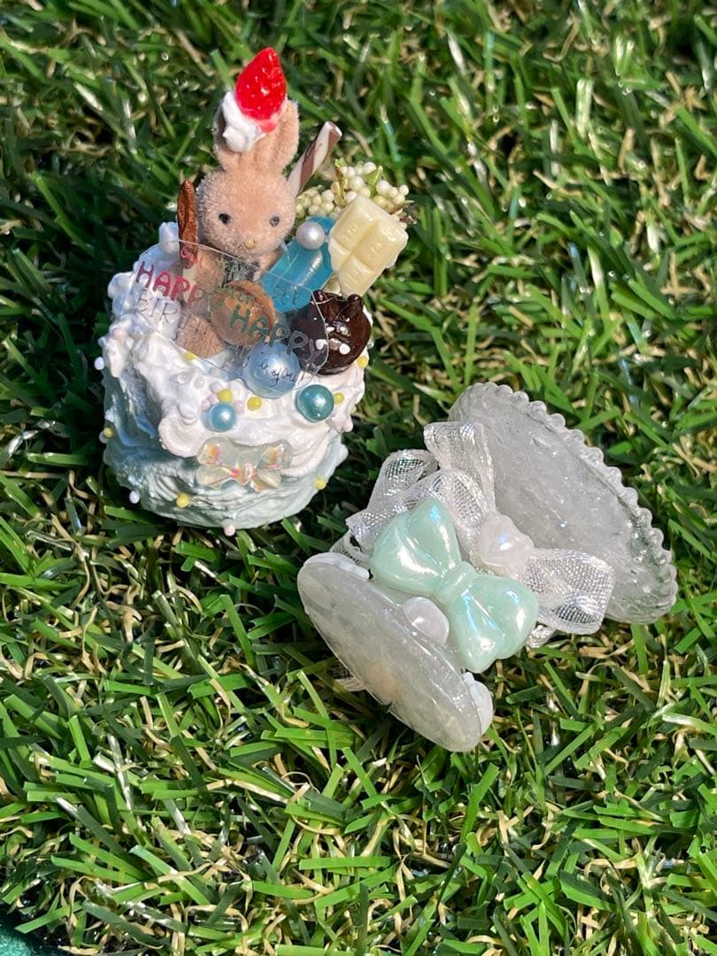 バースデーケーキうさぎちゃんのお菓子のプレゼント箱ホールケーキケーキスタンド付き