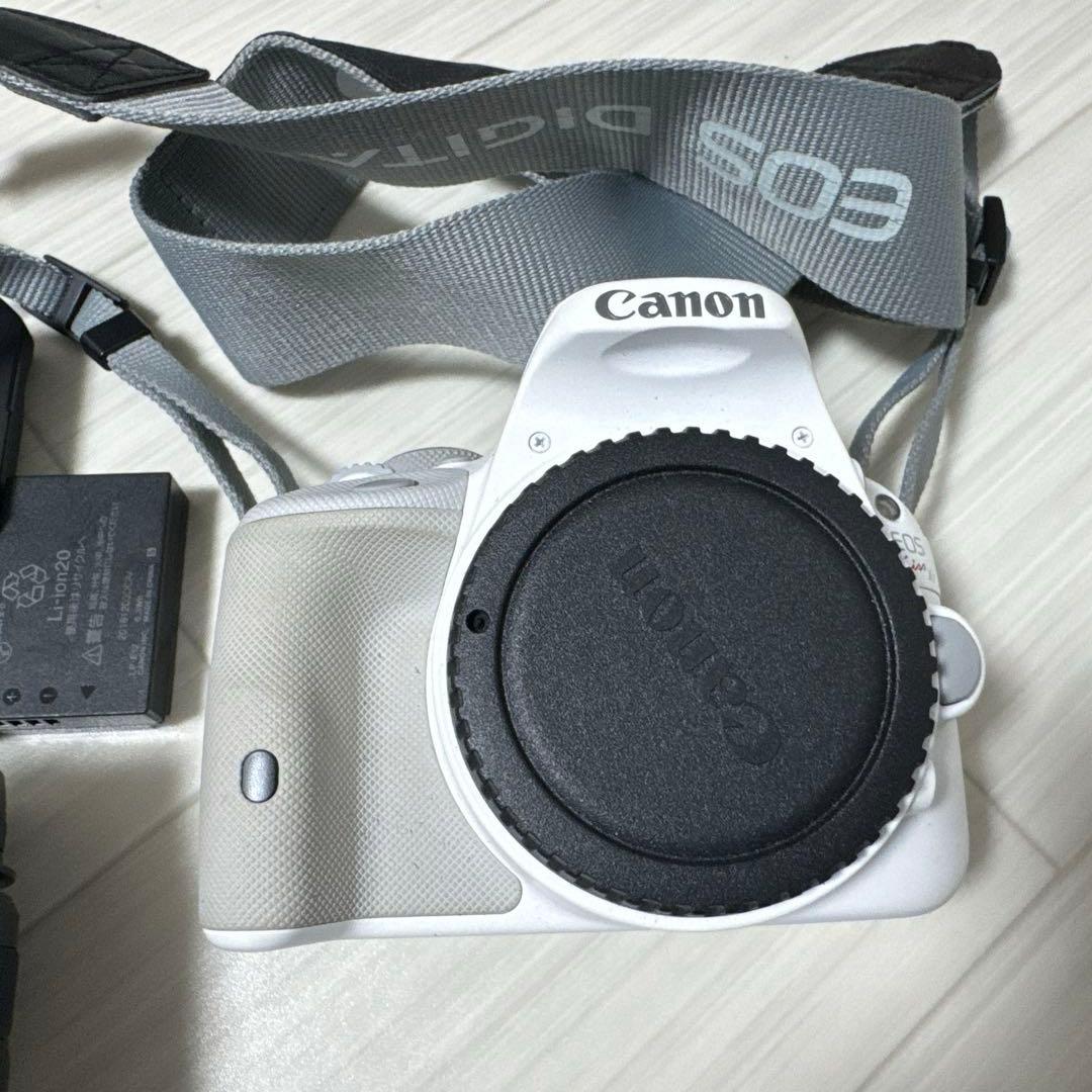 Canon キヤノン EOS kiss X7 白　レンズ付