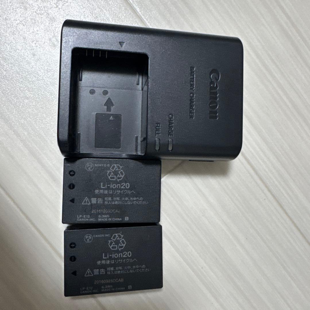 Canon キヤノン EOS kiss X7 白　レンズ付