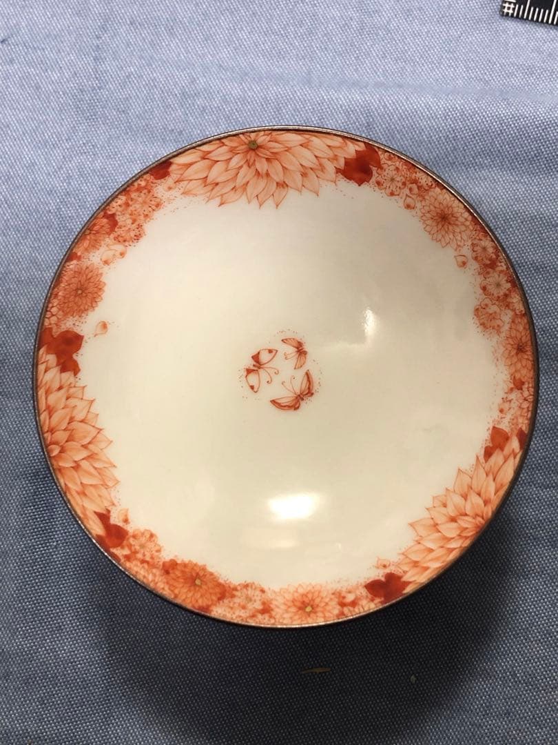 中谷麻瑚　なかたにまこ　花蝶紋　平盃　酒器　九谷焼赤絵細描