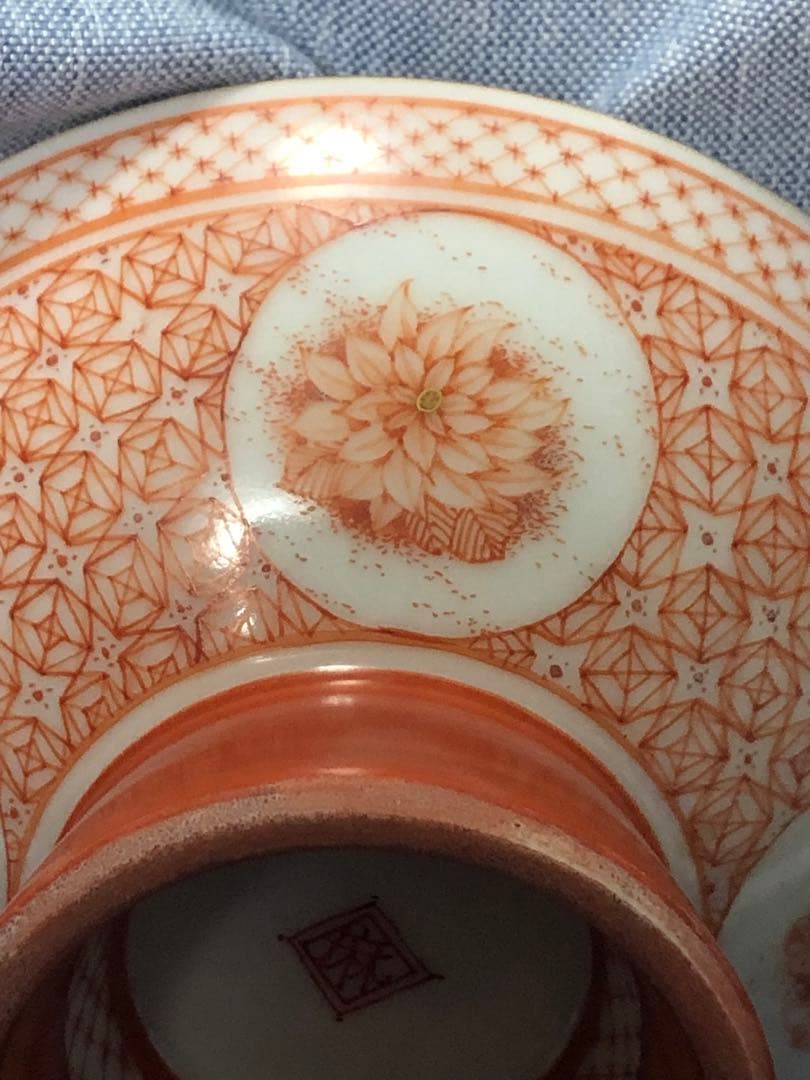 中谷麻瑚　なかたにまこ　花蝶紋　平盃　酒器　九谷焼赤絵細描