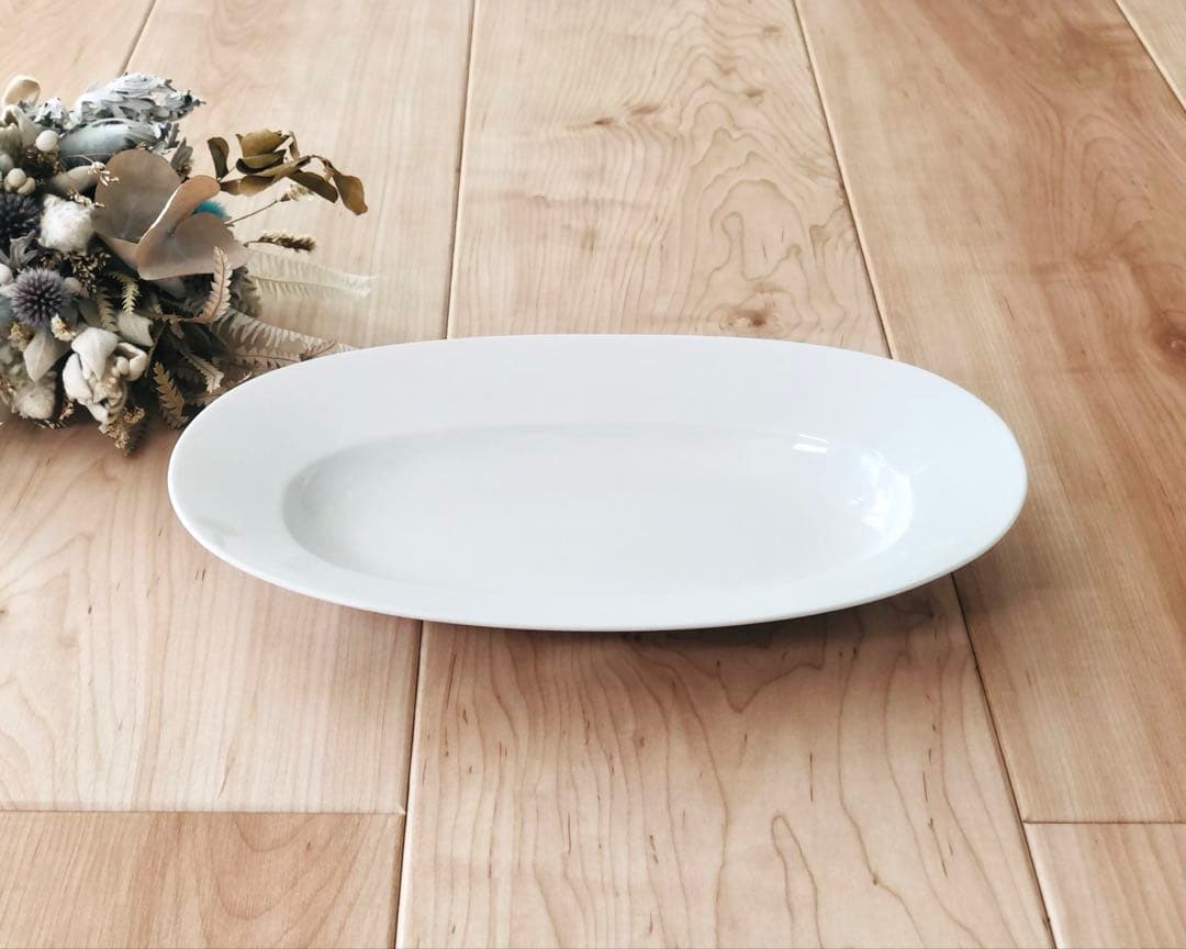 イイホシユミコ　オーバルプレートL 冬の贈り物　アンティークホワイト