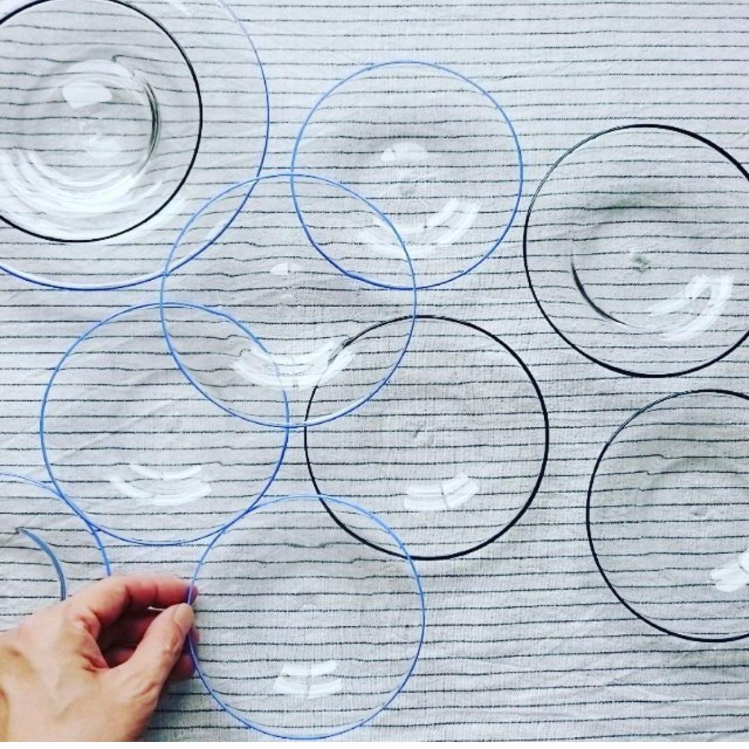 新品未使用★黒川登紀子 縁カラー ガラスプレート小 2枚セット 緑赤