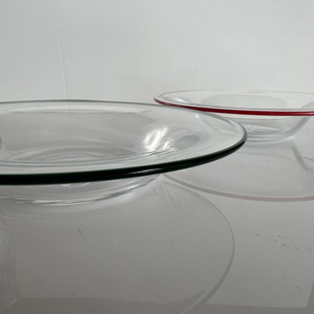 新品未使用★黒川登紀子 縁カラー ガラスプレート小 2枚セット 緑赤