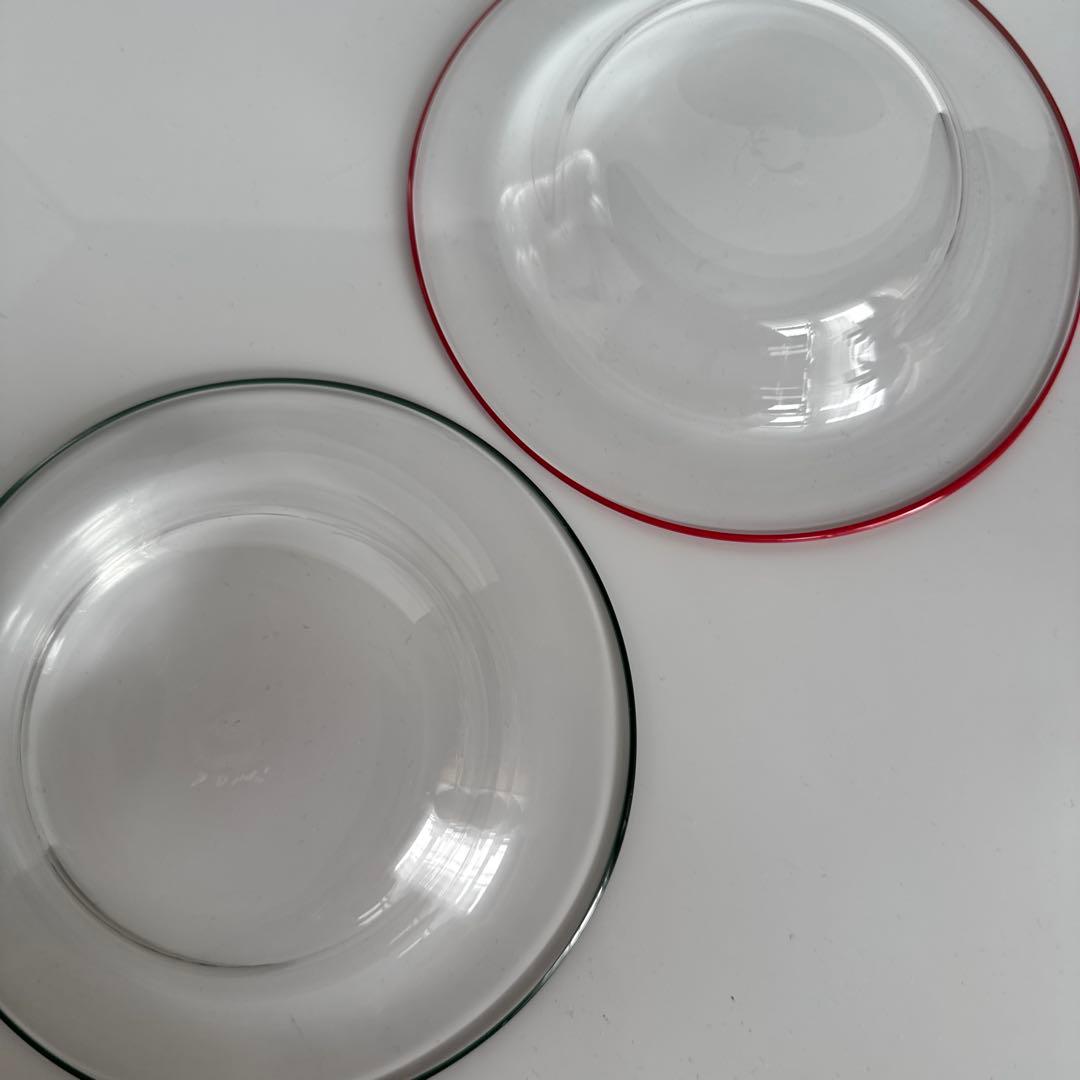 新品未使用★黒川登紀子 縁カラー ガラスプレート小 2枚セット 緑赤