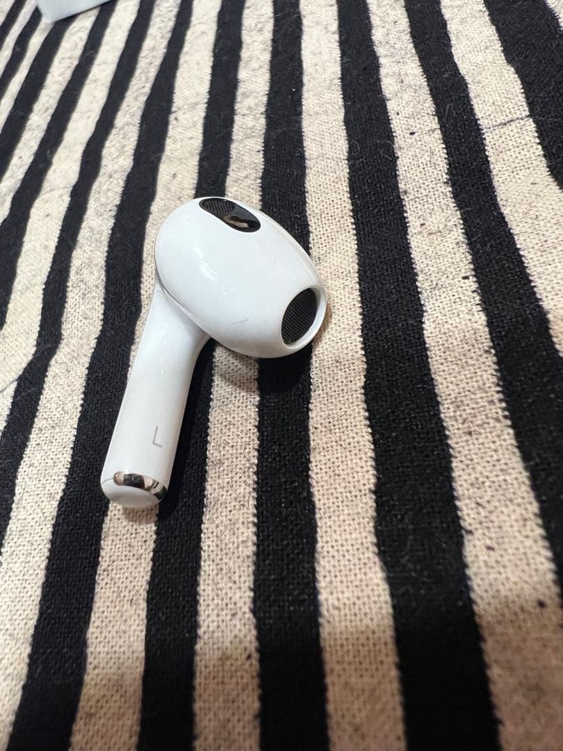 美品　AirPods（第3世代）Lightning 充電ケースA2566