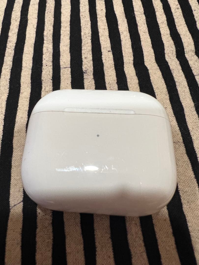 美品　AirPods（第3世代）Lightning 充電ケースA2566